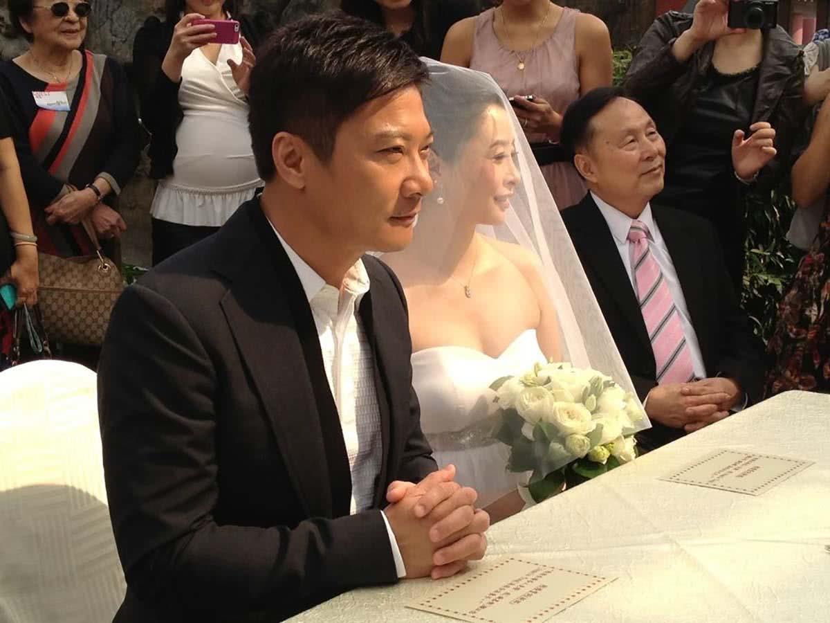 令人没齿难忘的"古惑仔",今年51岁,妻子35岁,儿子才5岁