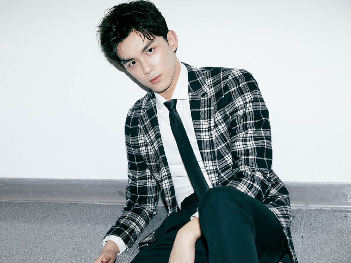 是丝毫不输任何人啊,而且还有青春这个优势虽然少了些成熟男人的魅力