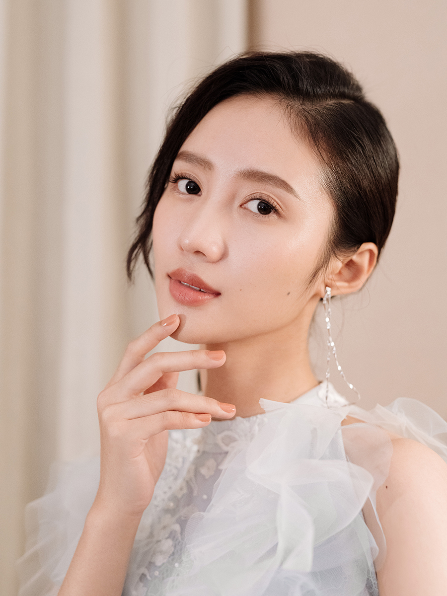 韩与诺亮相长春电影节红毯 演绎清韵淡雅的时尚品味