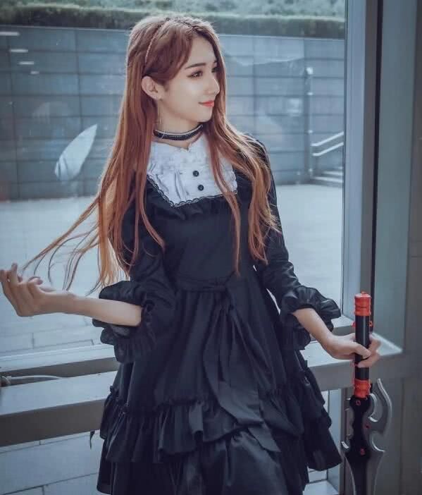 谁说艾比不会玩cos?lo娘裙穿出御姐范,配上黑