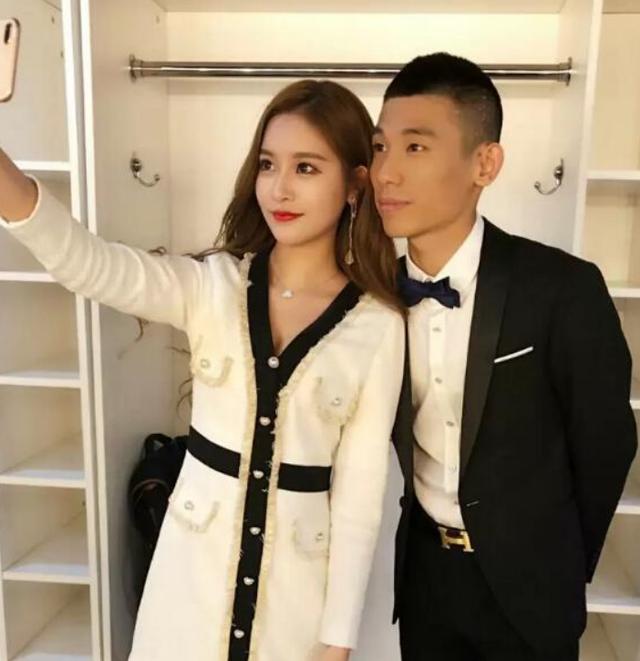 旭旭宝宝在加入斗鱼的时候就跟自己的朋友合伙创办了一家经纪公司炫石