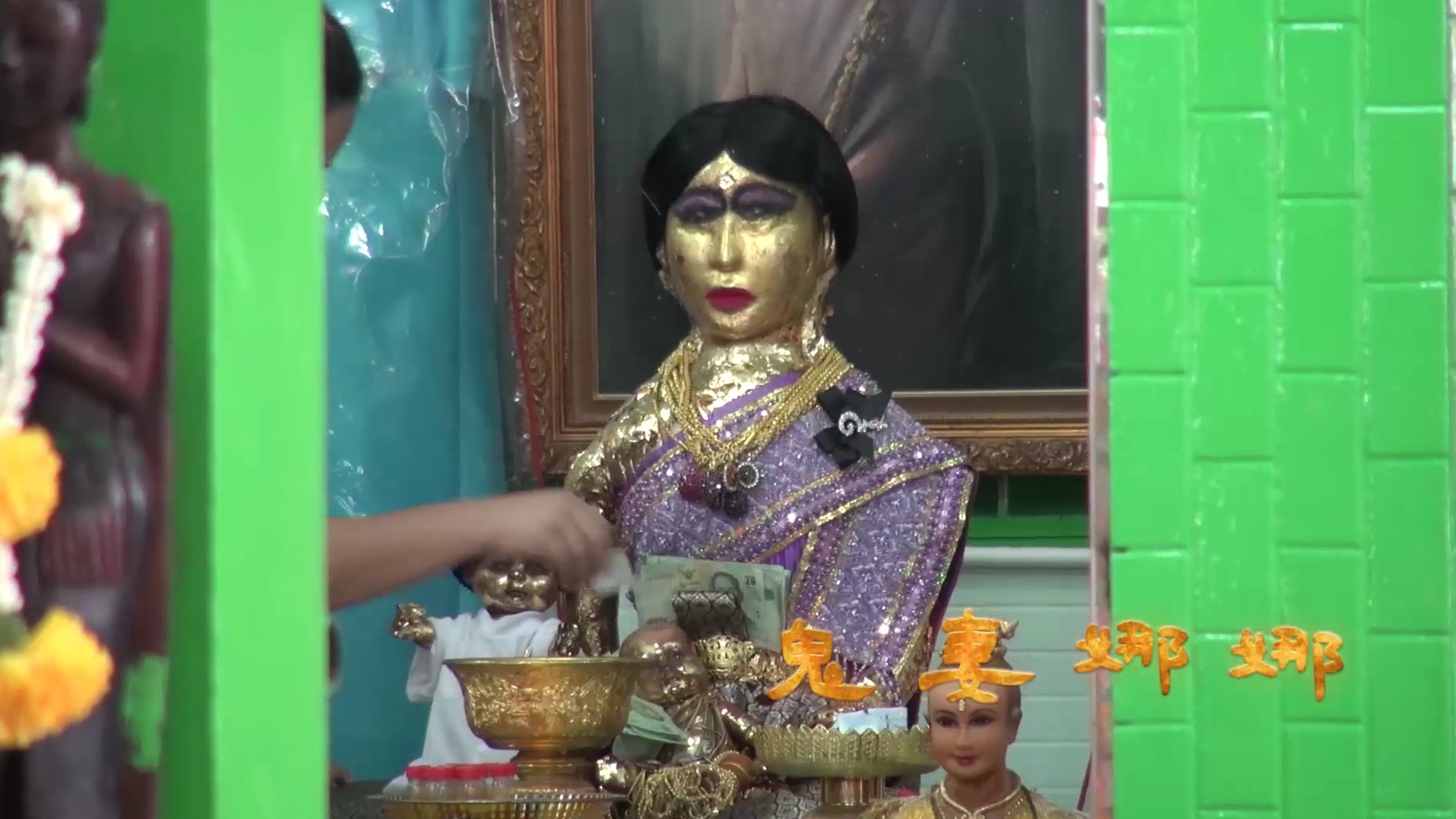 泰国寺庙供奉娜娜,很多人都前来求子!_手机新浪网