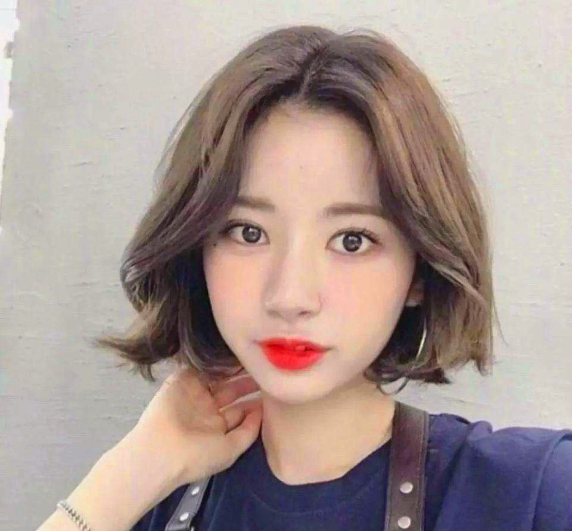 适合初春的几款时尚卷发,让气质显得更清新,轻松打造女神范