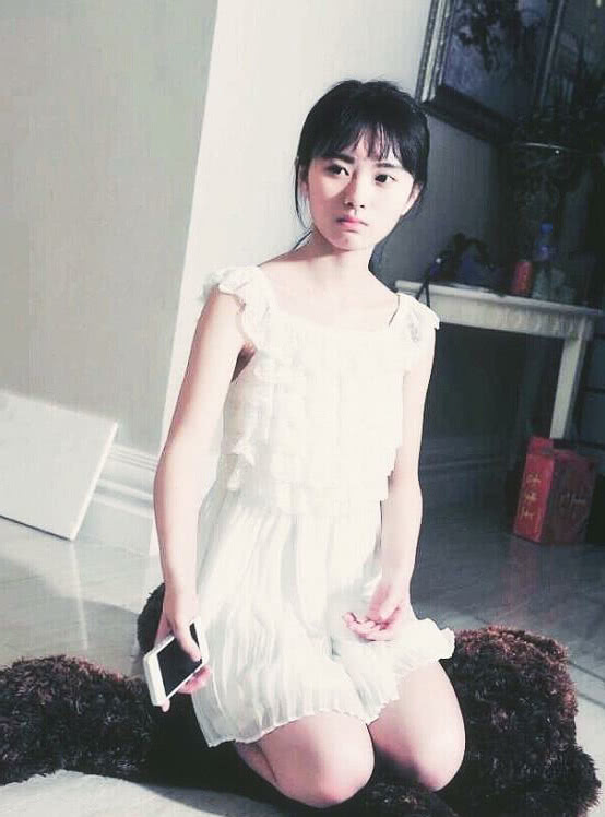 "四千年美女"鞠婧祎旧照曝光,初中就这么美,网友:绝对没整容