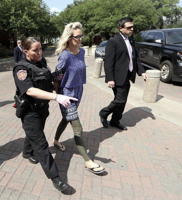 已逝男子名叫迈克·威廉姆斯(mike williams),故去时年仅31岁.