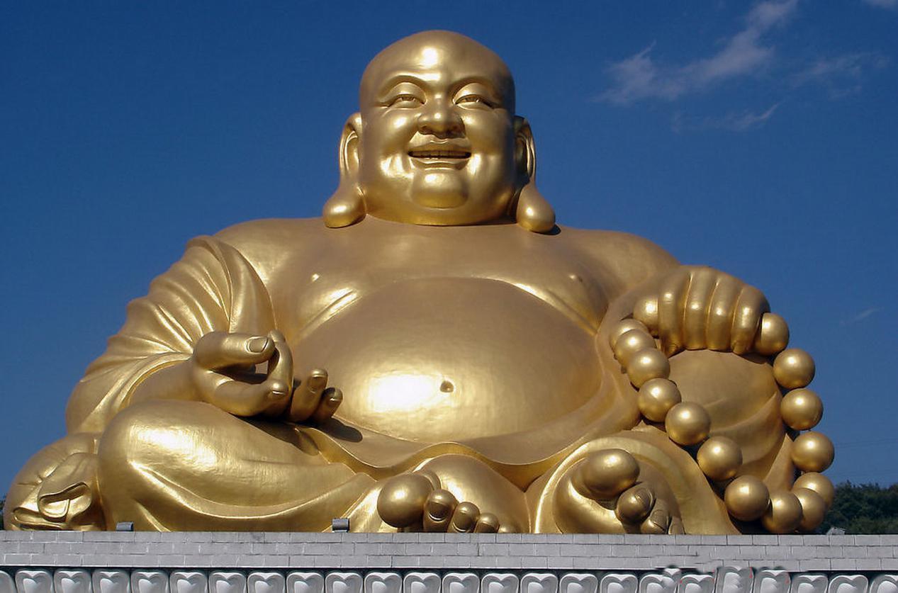 走进寺庙,笑口常开迎接我们的大肚弥勒佛,原来是我们中国的和尚