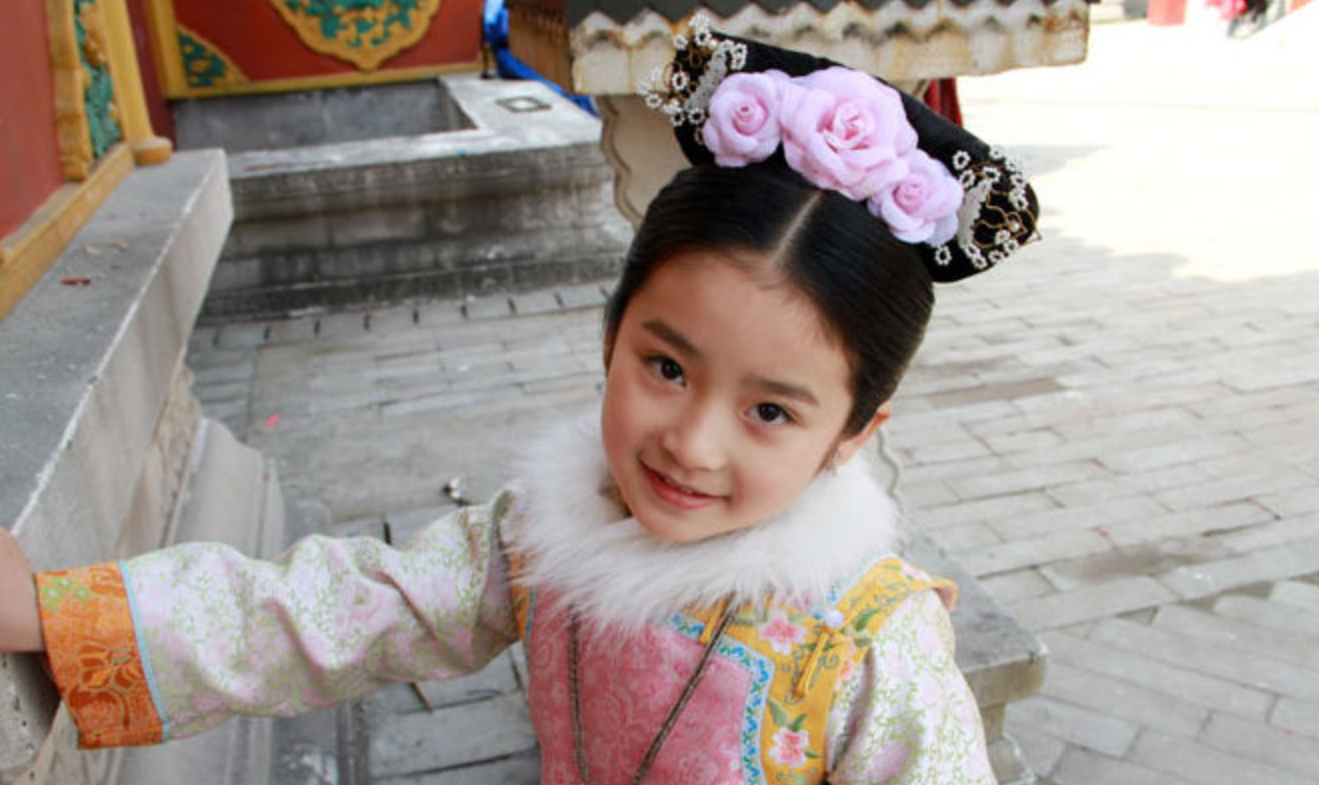 她9岁出道10岁与胡歌合作11岁与杨幂搭戏而今成女神