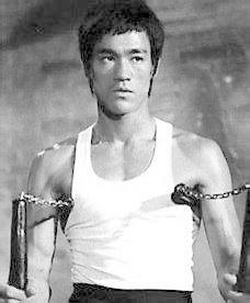 功夫巨星李小龙,一生打遍天下无敌手,妻子却说出了他最怕的对手