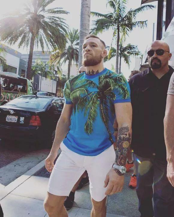 "嘴炮"康纳麦格雷戈1988年出生于爱尔兰,在成为职业格斗选手之前,康纳