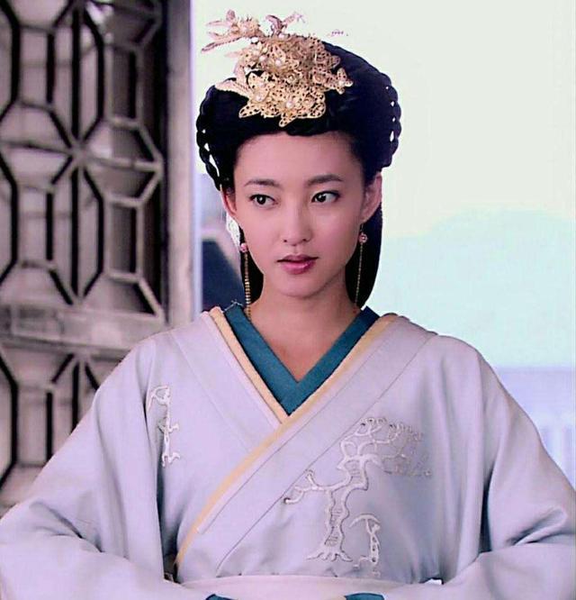 被王丽坤美到了,《上新了·故宫》里穿古装温婉又娴静,气质惊艳