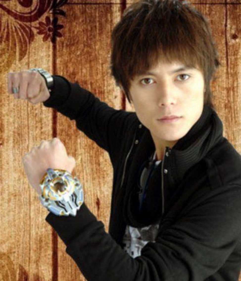 其实张超带给我们最深的角色是《铠甲勇士》中的雪獒侠,这个角色留给