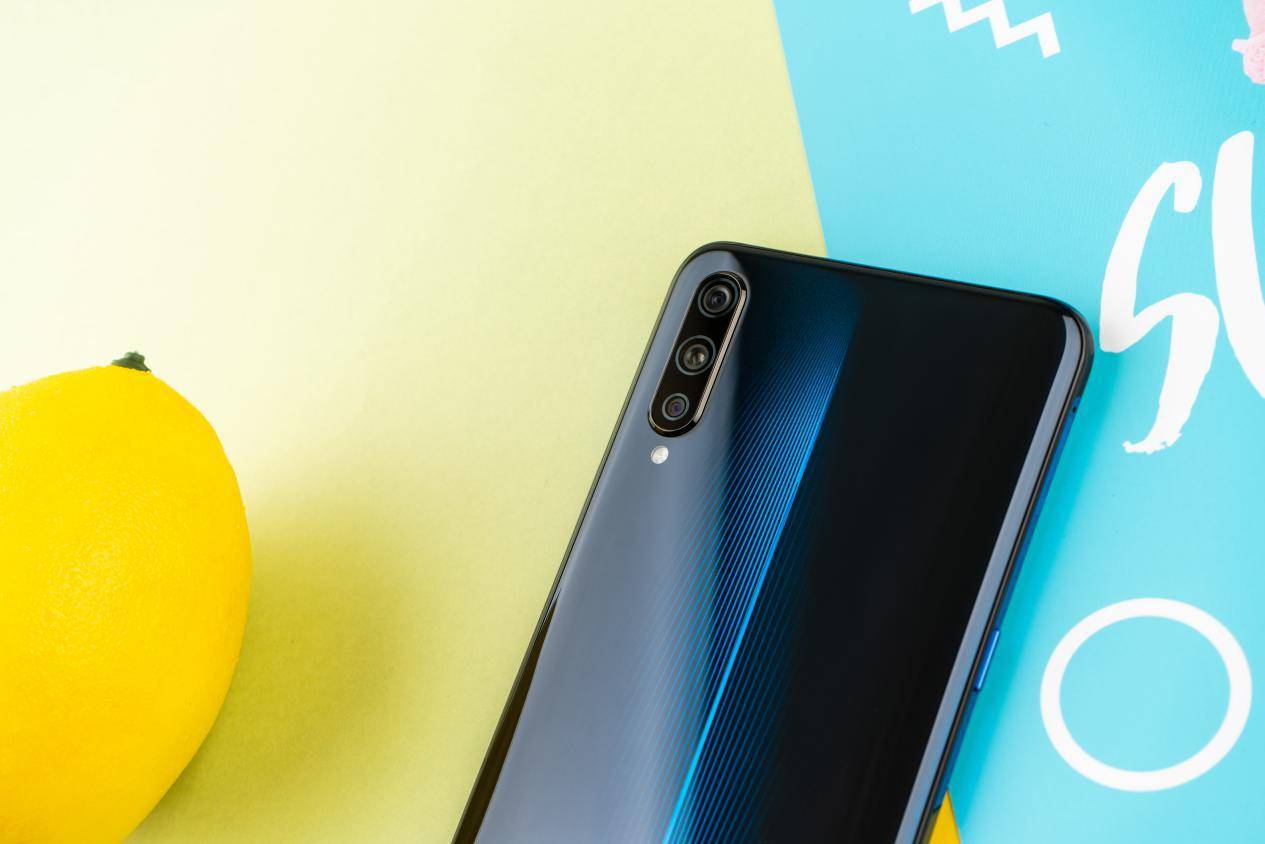 新一代性价比神机iqoo除了无人能及的强悍性能这点你知道吗