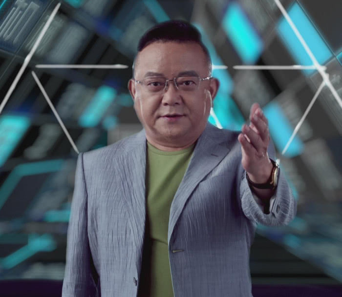 娱乐圈"老来得子"的5位明星,第三对儿子和外孙年龄相差2个月