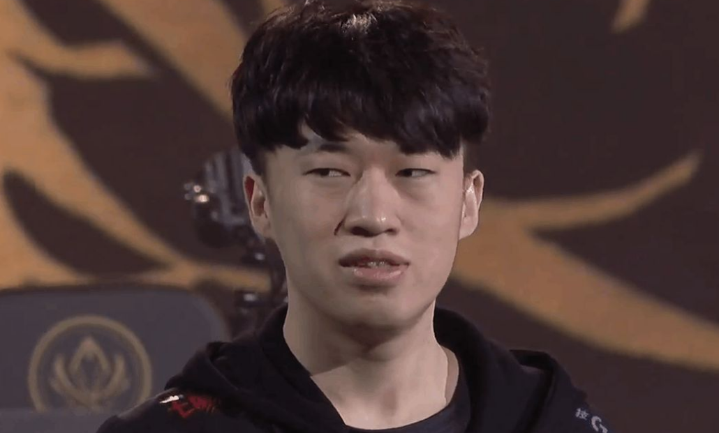 lol官方解说详谈rng2打5真相:小虎1打5,uzi在混跟他没关系