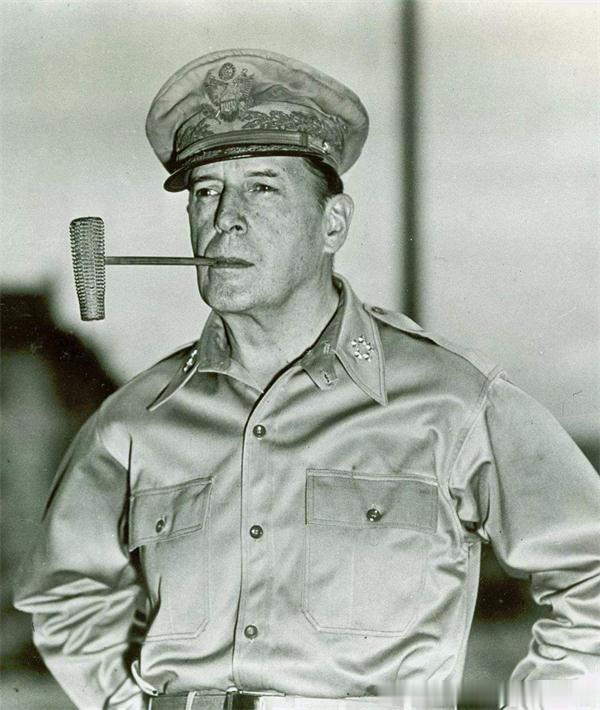 五星上将麦克阿瑟,最崇拜的中国军事家是他,盛赞其超越任何兵法