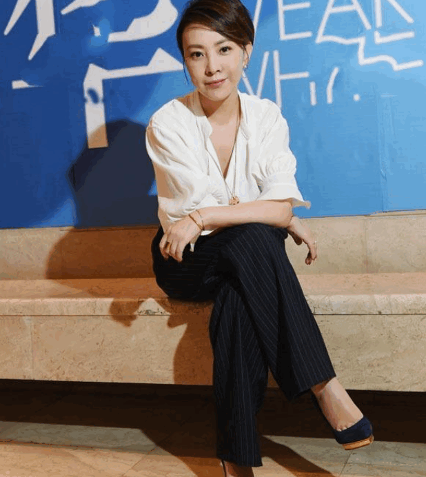 40岁女人学学"高红旗"刘威葳的高级穿搭,减龄10岁不在话下