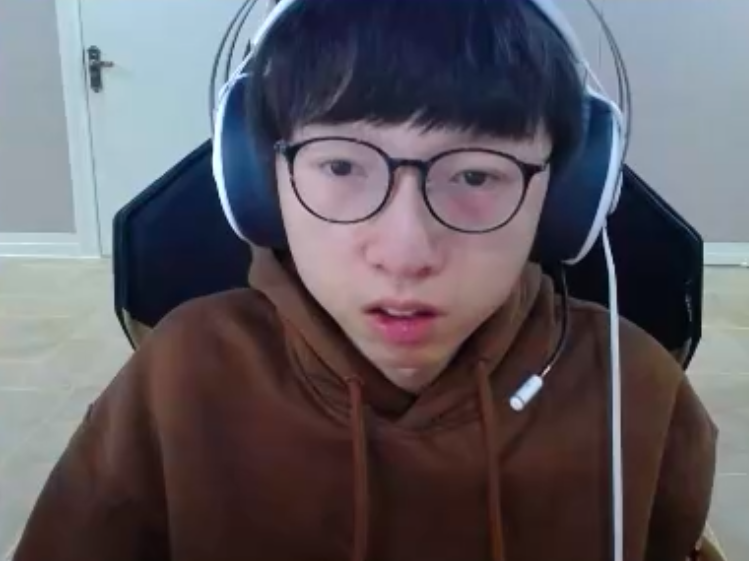 lol:香锅直播一小时光礼物就收入1万多,7天累计收入38万元?