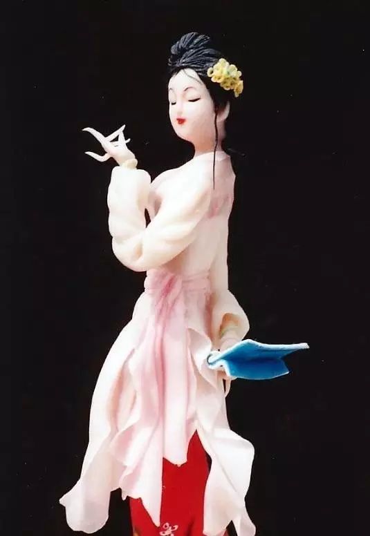 王玓面塑作品借伞