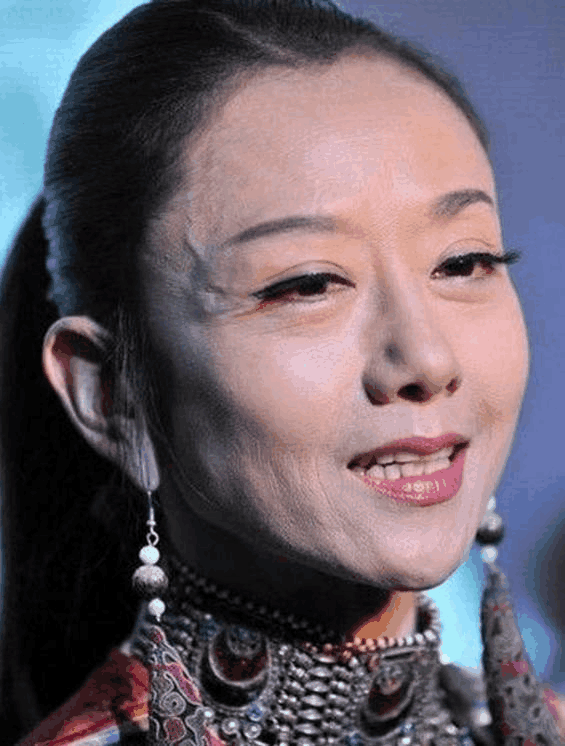 正文  看到这张杨丽萍没有戴帽子,没有头饰的高清照片,你看懂了吗?