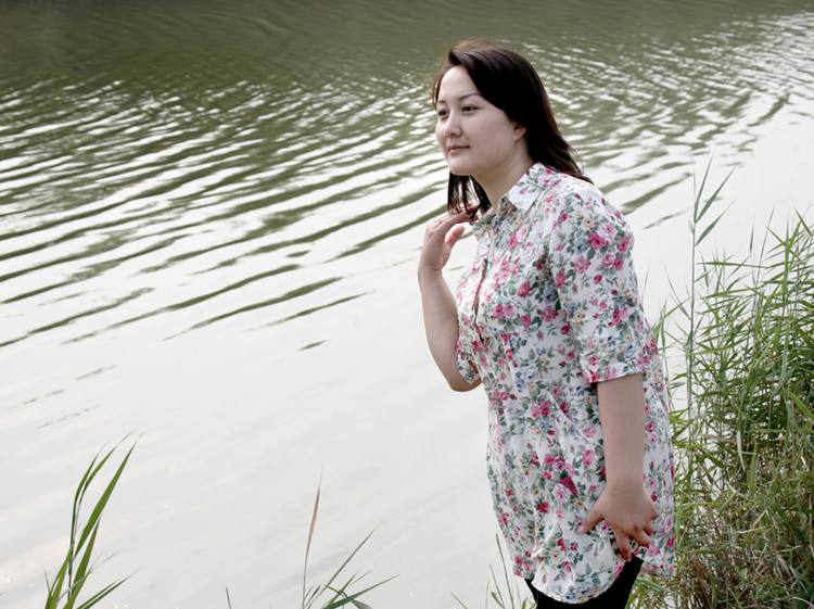 要知道,一个孙子都会打酱油的农村女人,还这么喜欢拍照,喜欢打扮,是少