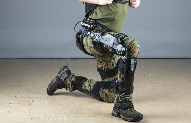 士兵穿戴军用外骨骼后力大无穷?然而还有个关键问题需要解决
