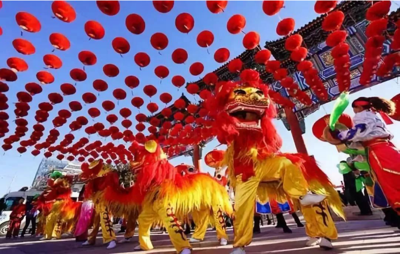 随着今年西安年61最中国活动开启年味十足浓厚了~西安街头已经张灯