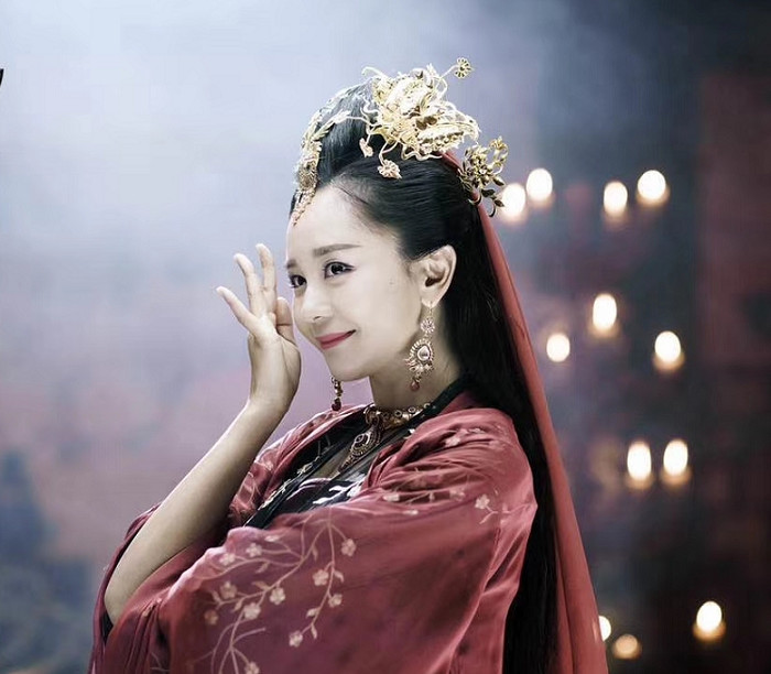 你觉得海陆在《朝歌》中的造型好看吗?她的演技你又觉得如何?