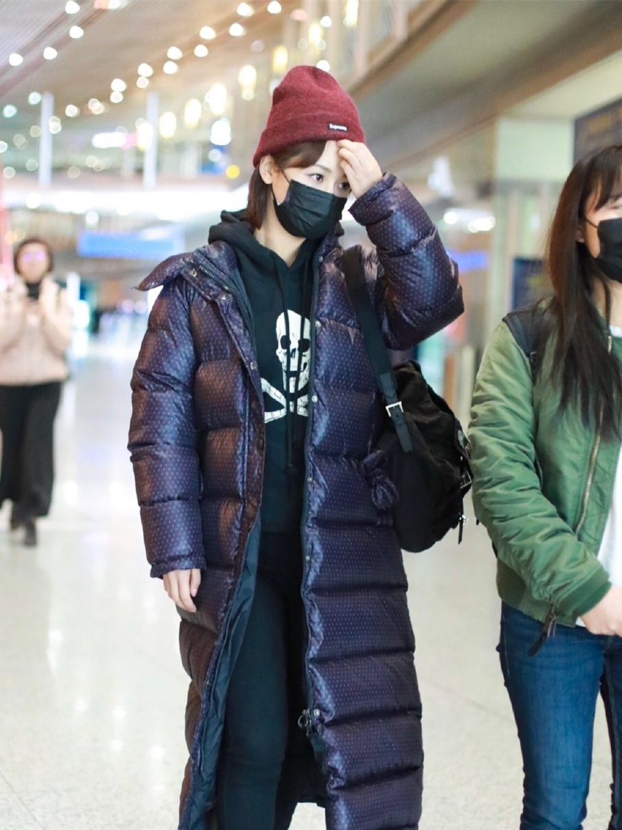 卫衣搭配羽绒服图片男装（卫衣搭配羽绒服）-第2张图片-潮百科
