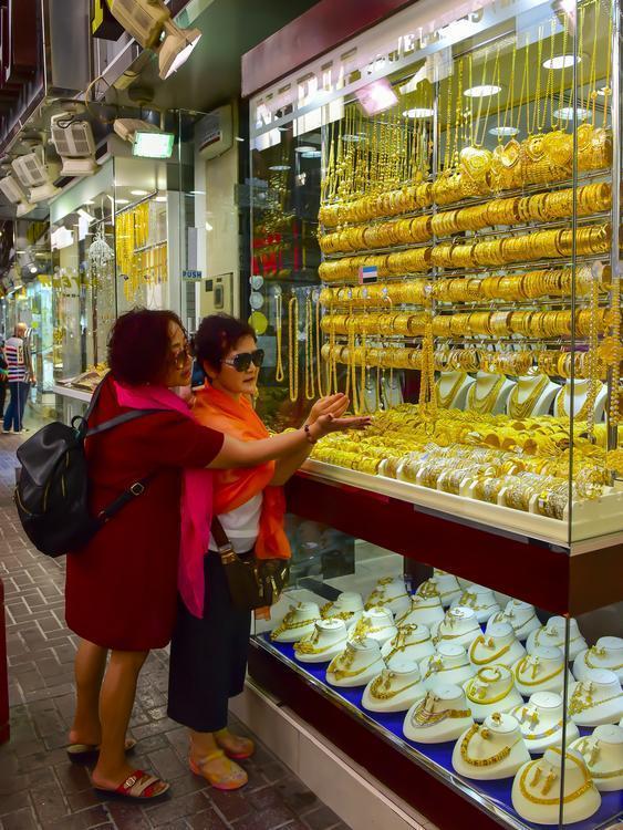 逛世界最牛黄金市场买黄金像买菜最大一颗金戒指64公斤