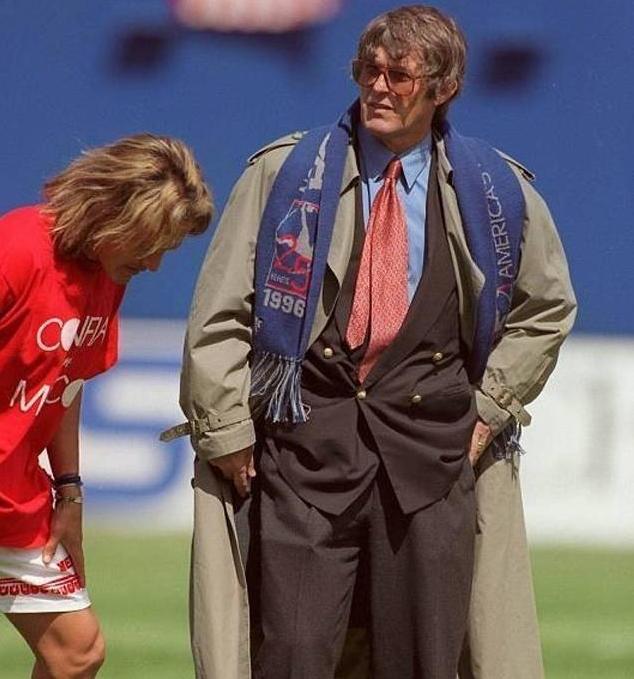 米卢指责里皮要为输球买单,并指出唯一能拯救国足的办法!