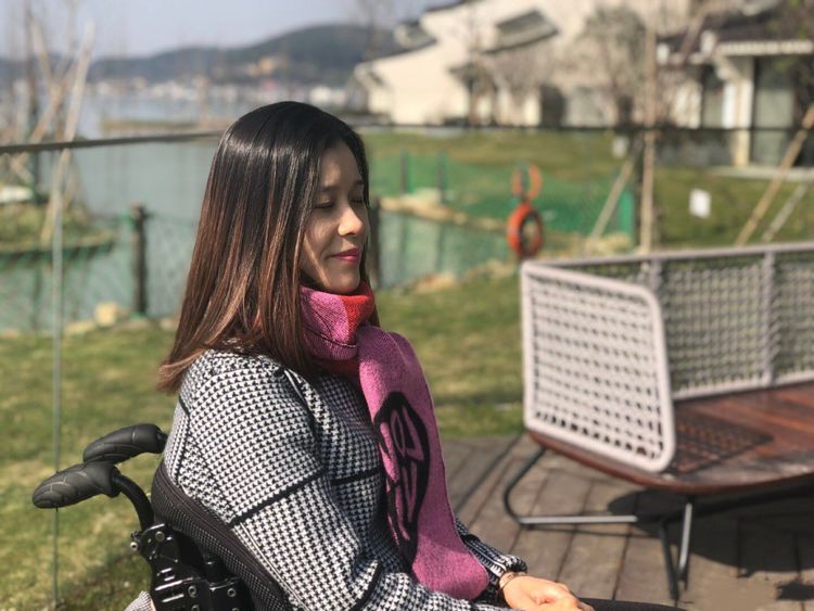 瘫痪21年的桑兰近照,颜值很高,老公是宠妻狂魔,儿子乖巧可爱