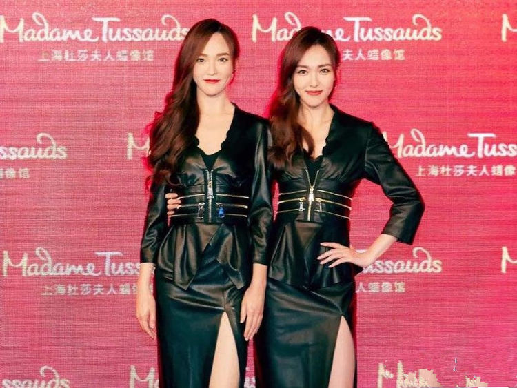 女明星和自己的蜡像,热巴惊艳,唐嫣身材好,范冰冰蜡像比本人美