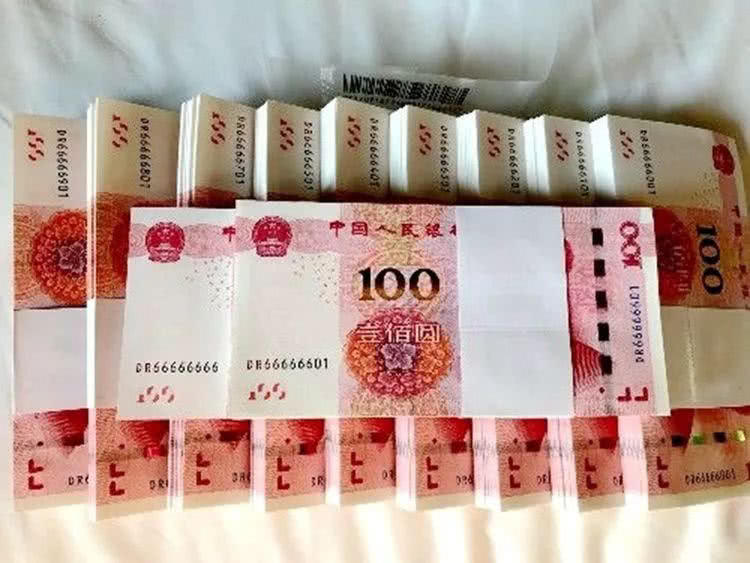 100元钱纸币,如果出现了这八个数字,一张价值上万元钱!