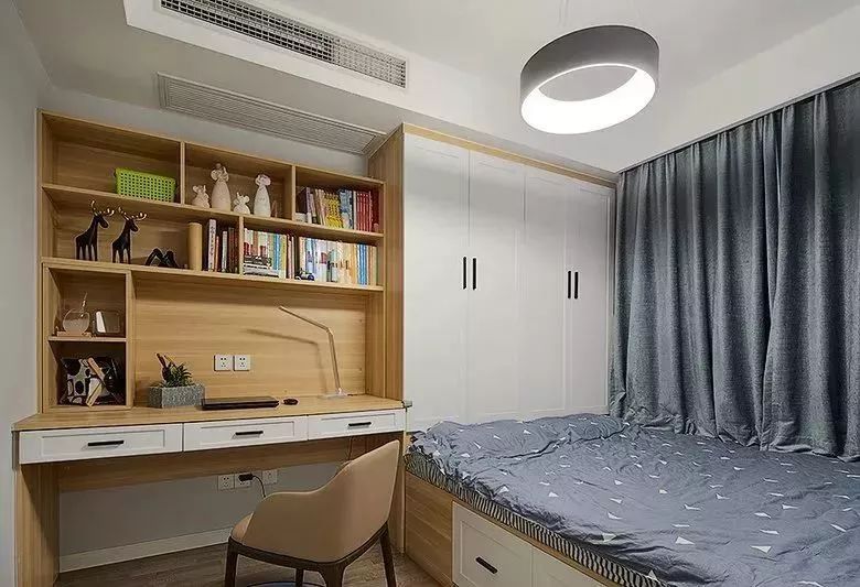 榻榻米房里的书桌如何做即好看又实用