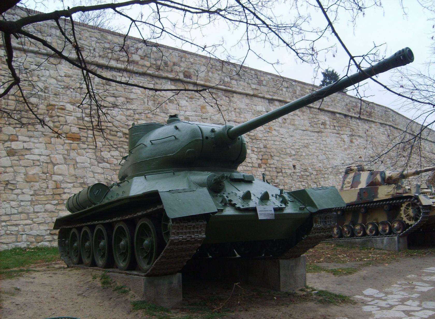 的协议,俄军将为老挝提供30辆t72b1m型主战坦克,用以交换这批t34/85型