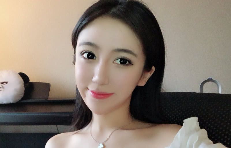 绝地求生:逆生长主播的典范,呆妹儿照片约拍越小!