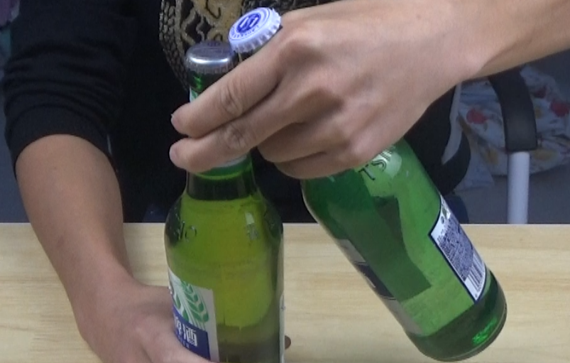 喝了十几年啤酒,今天才知道用手可以拧开瓶盖,根本不费力气