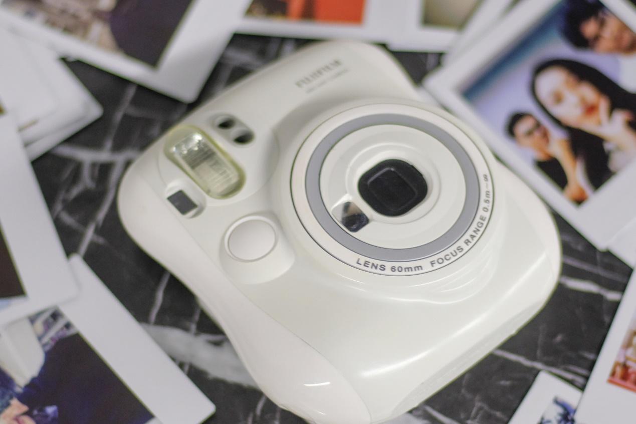 一次成像相机中的小可爱富士instaxmini25