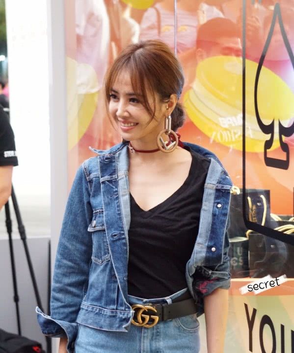 蔡依林的耳环绝了,打了耳洞的我瑟瑟发抖,看着都觉得耳朵疼!