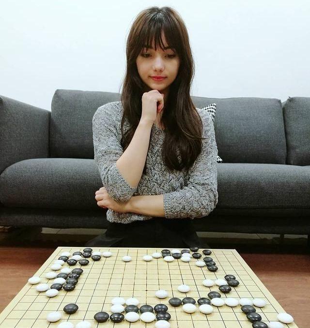 中澳混血围棋女神在日本走红只因她长得美似佐佐木希