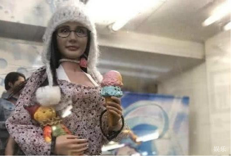 杨幂百变造型曝光却被日本人做成娃娃卖遭日本宅男们抢