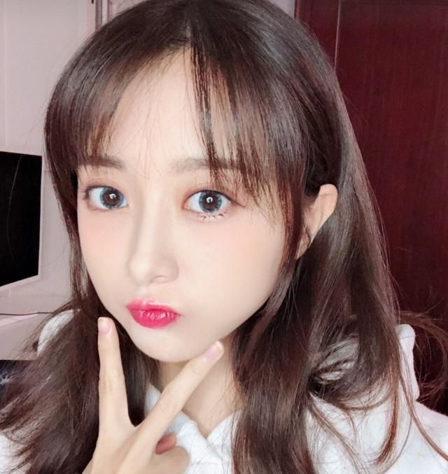 脸上有这几个特征的女人，越老越年轻，中两个说明天生“童颜”！
