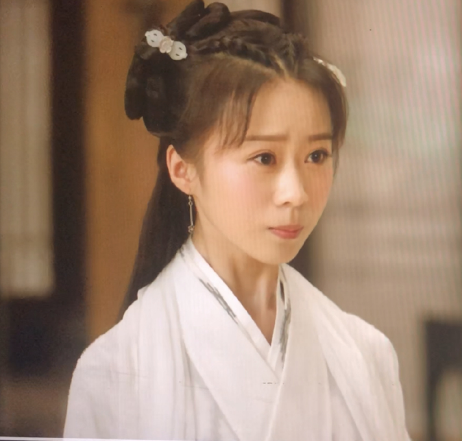 不过这样董慧与小时候相比,也是没有什么太大的一个差距了,只能说无论