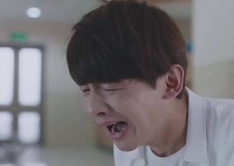 男演员哭戏邓伦哭出双眼皮白敬亭撕心裂肺但他的却让人揪心