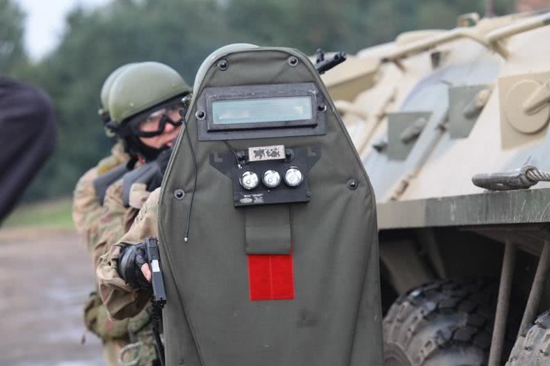 防弹盾牌中间为何要刷的成红色?不是为了好看