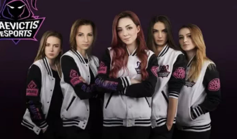 俄罗斯全女子lol战队内部撕逼:为争这个男人直