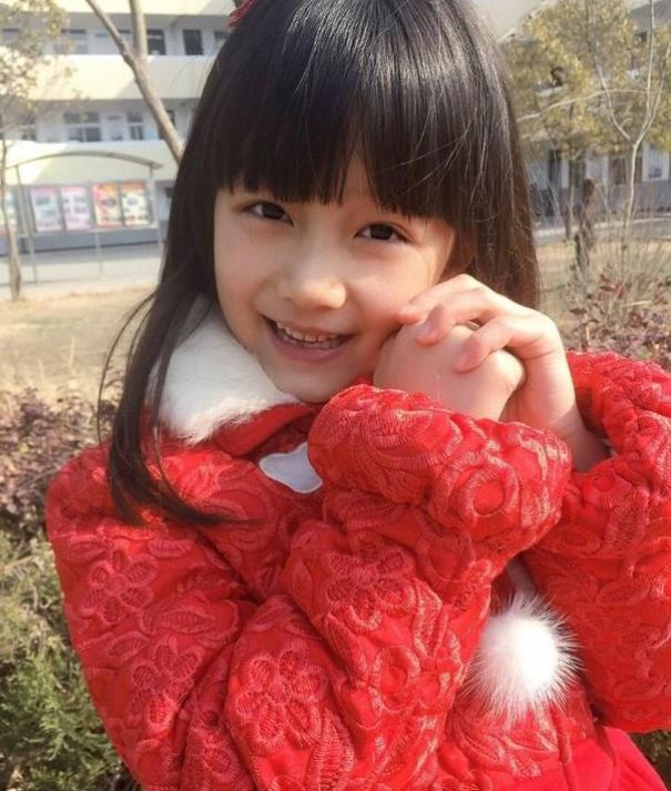 她是赵薇女儿,10长得仙女,今依旧很红, 网友却不愿她拍戏