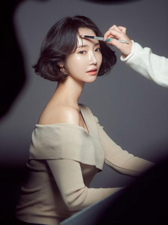 韩国短发女神高俊熙,拍摄花絮生图曝光,这天鹅颈"绝了"!