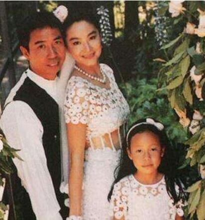 林青霞被曝离婚,拿20亿赡养费走人,疑因早年连生两女引老公不满