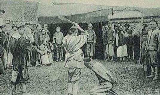 晚清最后一个刽子手,苦练砍头数十载,手上因果缠身,终遭报应